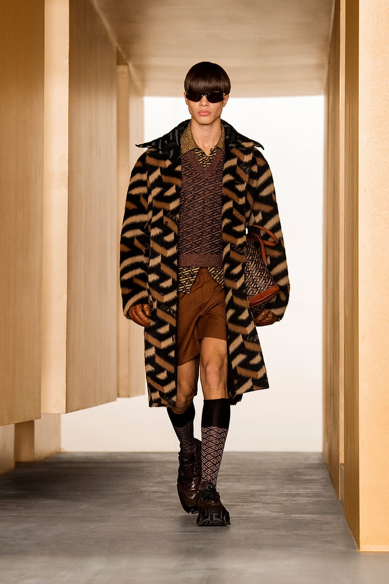 Versace Fall/Winter 2021 "Inside La Greca" Info Donatella Versace information 2021