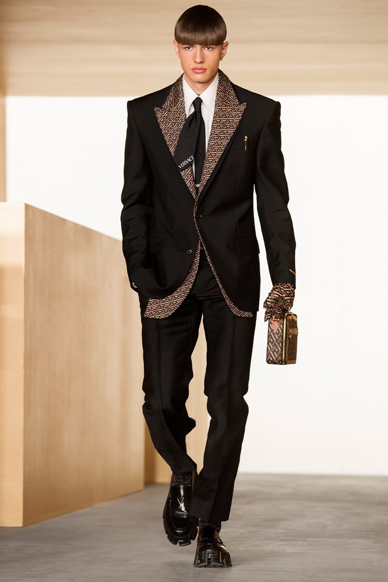 Versace Fall/Winter 2021 "Inside La Greca" Info Donatella Versace information 2021