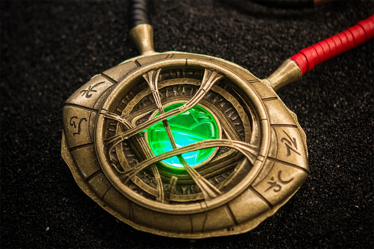 Zavvi Doctor Strange marvel Collectible Set ring cloak comic movie release sequel 