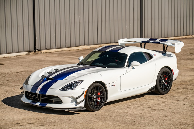 2017 Dodge Viper GTS-R Commemorative Edition ACR Bring a Trailer Low Milage Rare American Muscle Super Car Sports Speed Power Performance Racing Stripes 