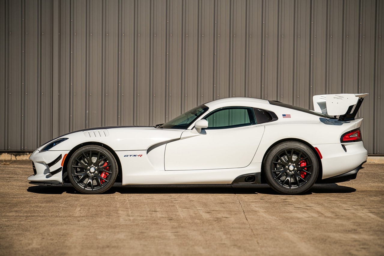 2017 Dodge Viper GTS-R Commemorative Edition ACR Bring a Trailer Low Milage Rare American Muscle Super Car Sports Speed Power Performance Racing Stripes 