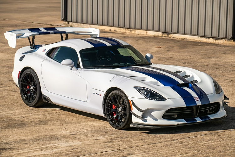 Barely-Used Dodge Viper GTS-R Commemorative Edition ACR Sells for $230,000 USD