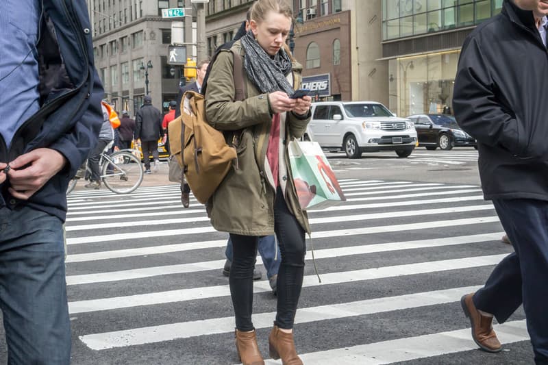 Google's New ‘Heads Up’ Feature Will Nudge People Who Walk and Text digital wellbeing app distracted pedestrians