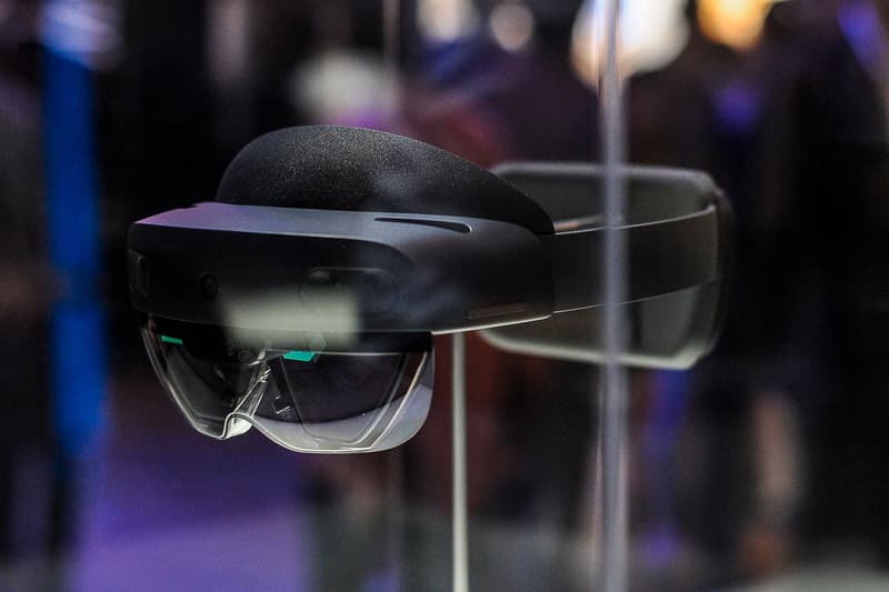 Microsoft Wins Billion-Dollar Army Contract To Produce HoloLens AR Headsets for soldiers combat