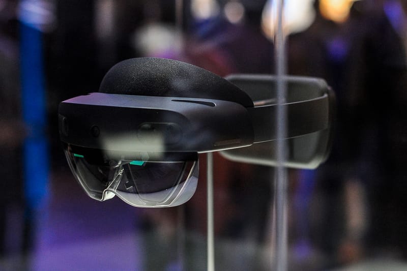 Microsoft Wins Billion-Dollar Army Contract To Produce HoloLens AR Headsets for Soldiers
