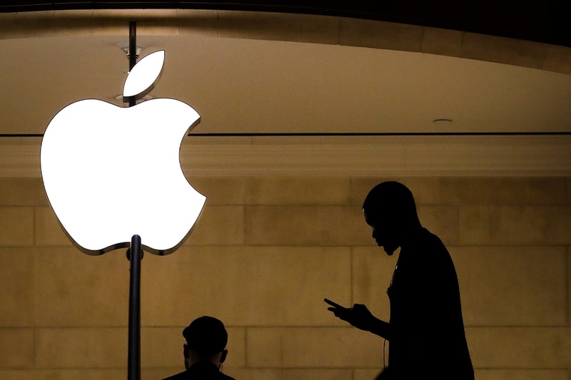 apple itunes store buy button digital ownership rights concept deceptive lawsuit legal litigation 