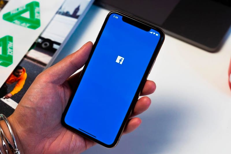 Facebook's New "Hotline" App Is Basically a Mashup of Clubhouse and Instagram Live