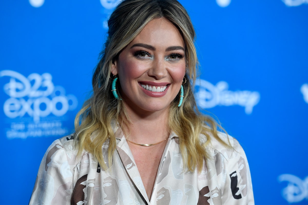 Hulu Orders 'How I Met Your Mother' Sequel Starring Hilary Duff Disney Lizzie McGuire Cobe Smulders neil patrick harris josh radnor How i met your father