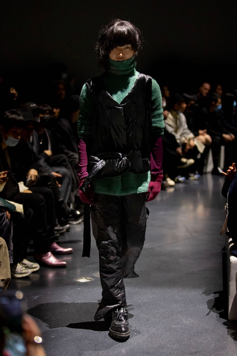 UMAMIISM Oyster FW2021 Collection Runway bigfoot Shanghai Fashion Week Runways Chinese fashion brands layers 