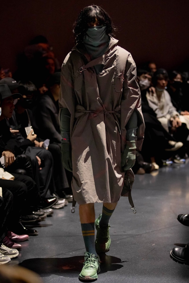 UMAMIISM Oyster FW2021 Collection Runway bigfoot Shanghai Fashion Week Runways Chinese fashion brands layers 