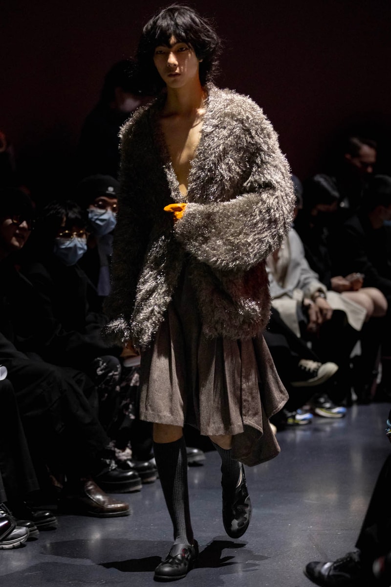 UMAMIISM Oyster FW2021 Collection Runway bigfoot Shanghai Fashion Week Runways Chinese fashion brands layers 
