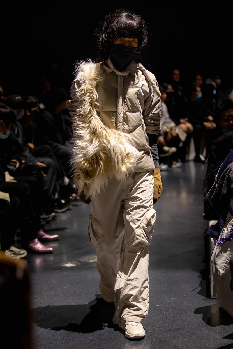 UMAMIISM Oyster FW2021 Collection Runway bigfoot Shanghai Fashion Week Runways Chinese fashion brands layers 