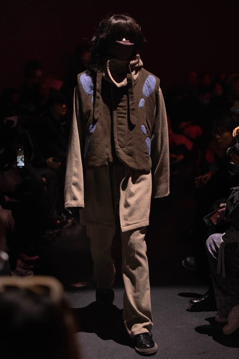 UMAMIISM Oyster FW2021 Collection Runway bigfoot Shanghai Fashion Week Runways Chinese fashion brands layers 