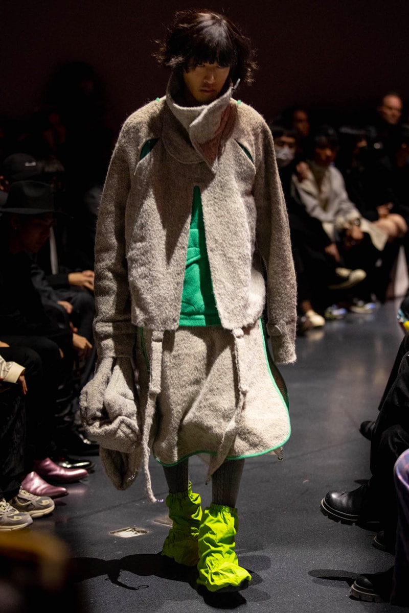 UMAMIISM Oyster FW2021 Collection Runway bigfoot Shanghai Fashion Week Runways Chinese fashion brands layers 