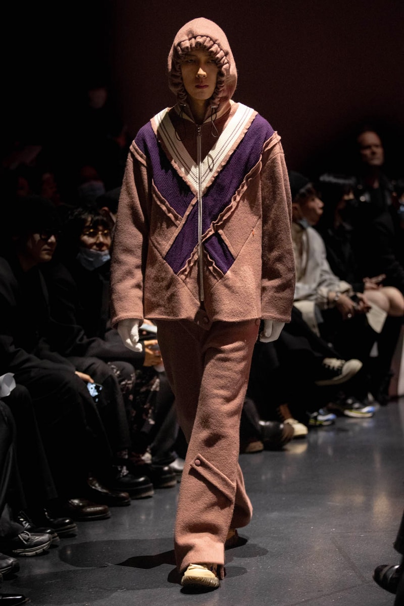 UMAMIISM Oyster FW2021 Collection Runway bigfoot Shanghai Fashion Week Runways Chinese fashion brands layers 