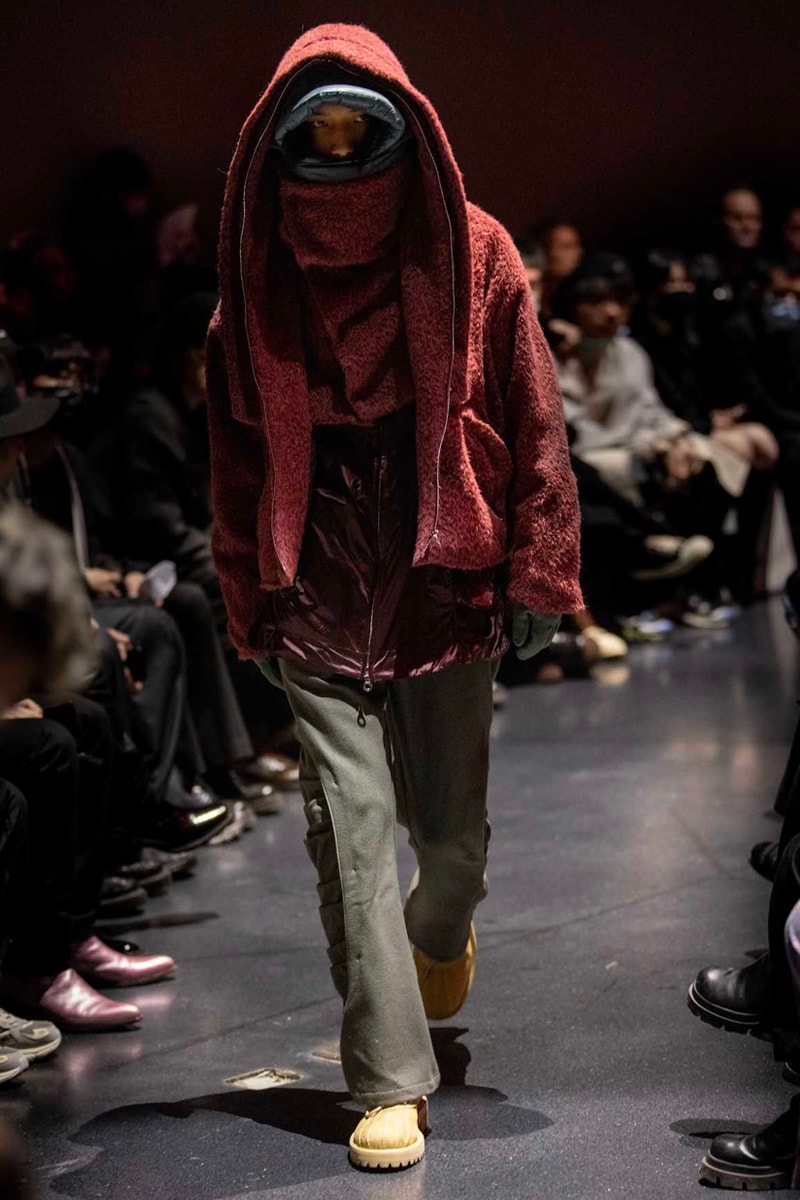 UMAMIISM Oyster FW2021 Collection Runway bigfoot Shanghai Fashion Week Runways Chinese fashion brands layers 
