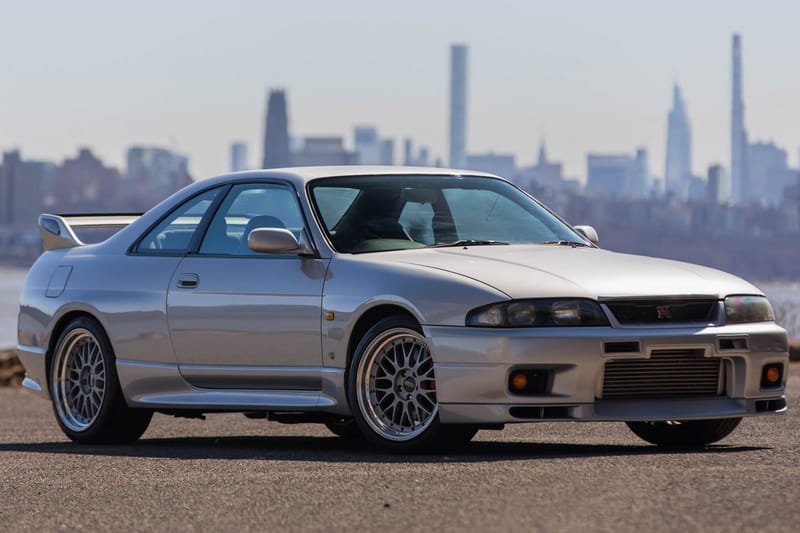 1995 Nissan Skyline GT-R V-Spec R33s Can Now be Driven in the USA, and This One's for Sale