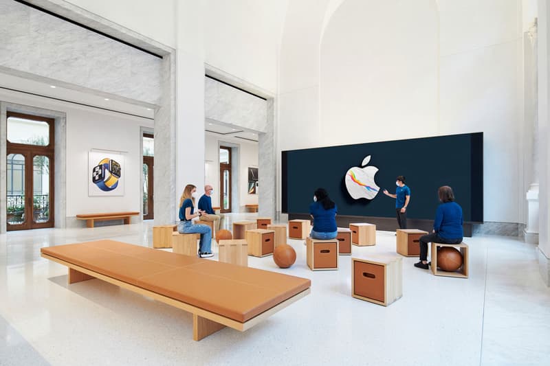 Apple’s Newest Retail Store Is Housed in a 17th Century Roman Palazzo via del corso palazzo marignoli genius bar 