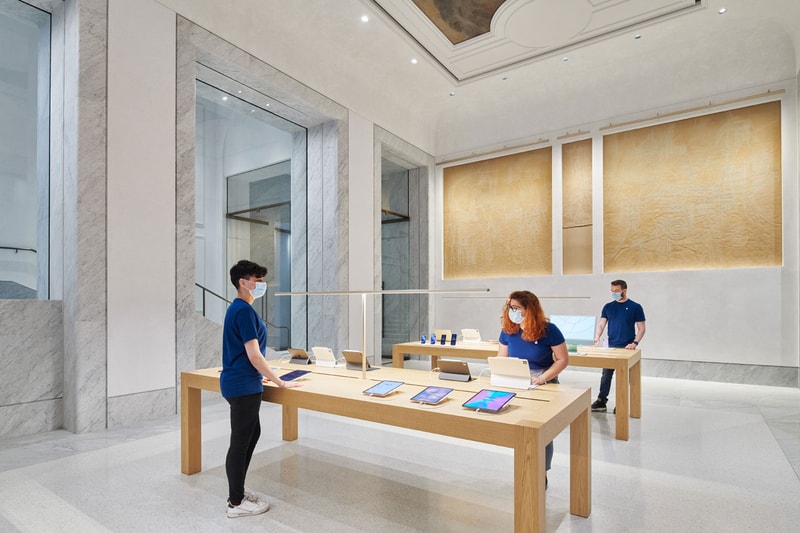 Apple’s Newest Retail Store Is Housed in a 17th Century Roman Palazzo via del corso palazzo marignoli genius bar 