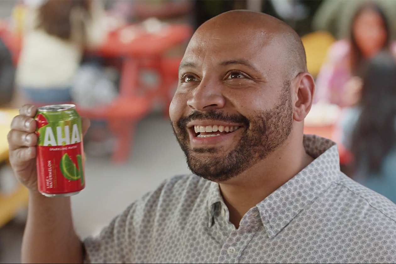 Coca-Cola seltzer creative campaigns ads Lauren Lapkus and Colton Dunn new flavors Raspberry + Acai and Mango + Black Tea existing flavor combinations Lime + Watermelon, Strawberry + Cucumber, Citrus + Green Tea, Orange + Grapefruit, Blueberry + Pomegranate and Peach + Honey consistent growth covid-19 launch Ulises Ramírez, Group Director videos eye-catching detail billboards tv social 12- and 16-ounce cans