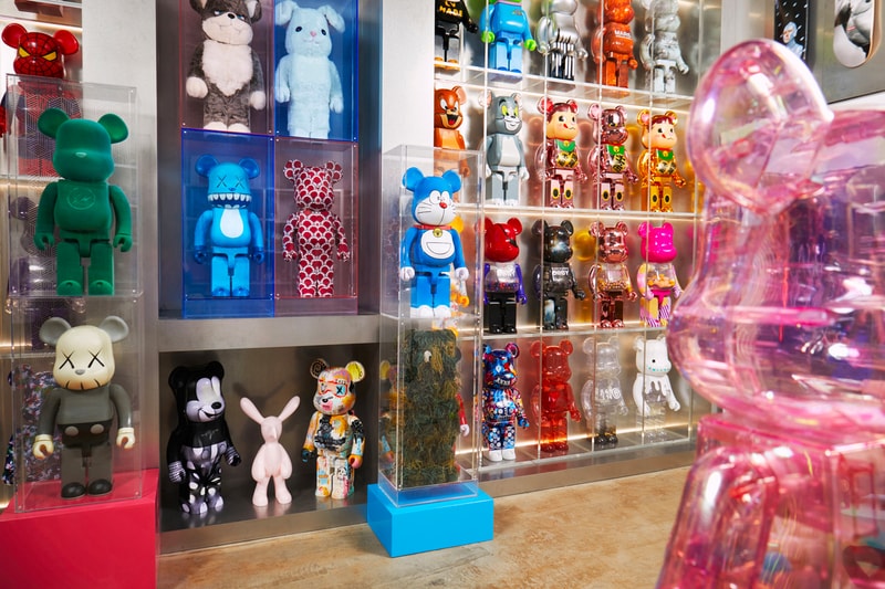 Boxzes Emphabox bearbrick display box 1000 collectibles toys accessories displays boxes pink blue purple tint acrylic info