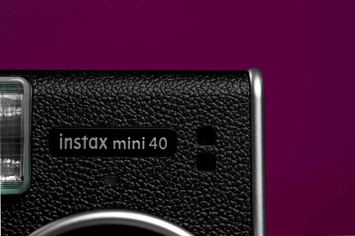 税込?送料無料】 グッドライフストア大阪FUJIFILM Instax Mini 70 Instant Film Camera White  並行輸入品