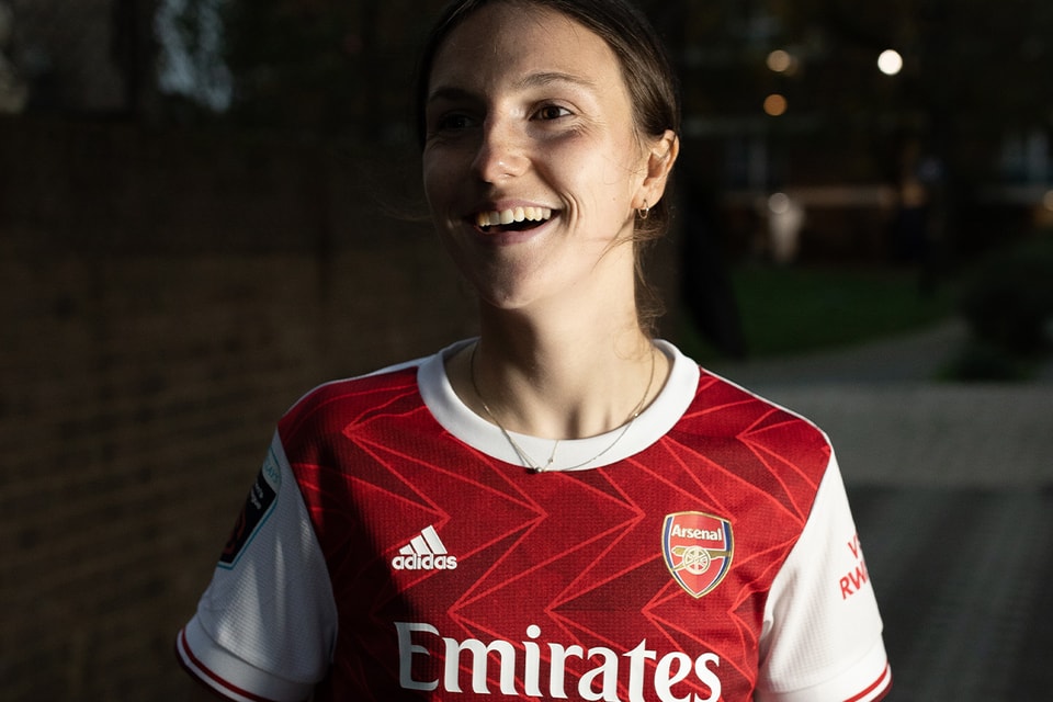 Break barriers in women's Arsenal kits