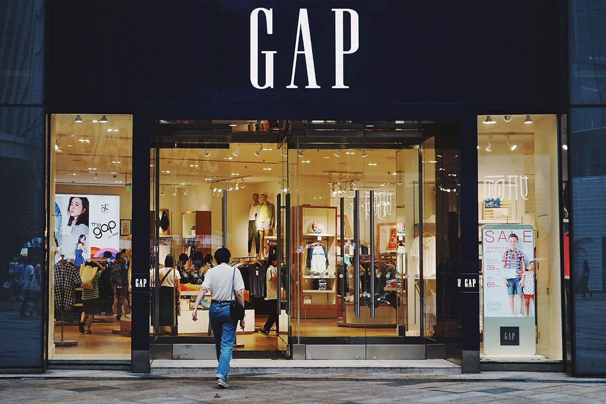 gap fashion retailer business 2021 second quarter q2 dividends shareholder share purchase buy back program 