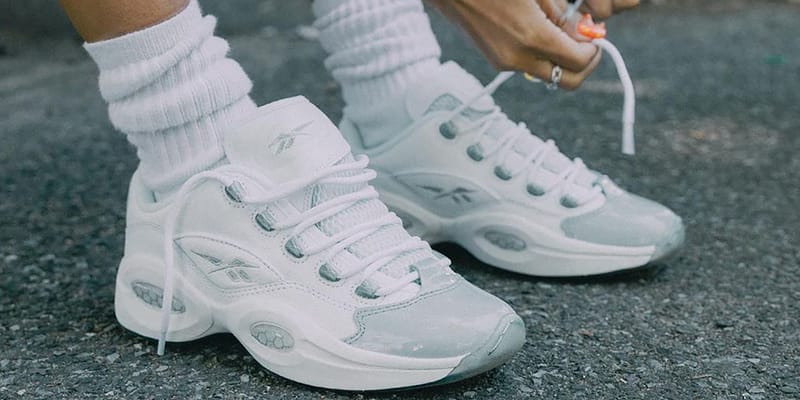 reebok question low green toe on feet