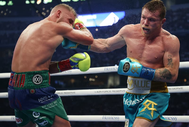 Saul "Canelo" Alvarez Defeats Billy Joe Saunders by TKO total knock out boxing mexican british fighter champion super-middleweight wba wbc wbo stoppage canelo alvarez