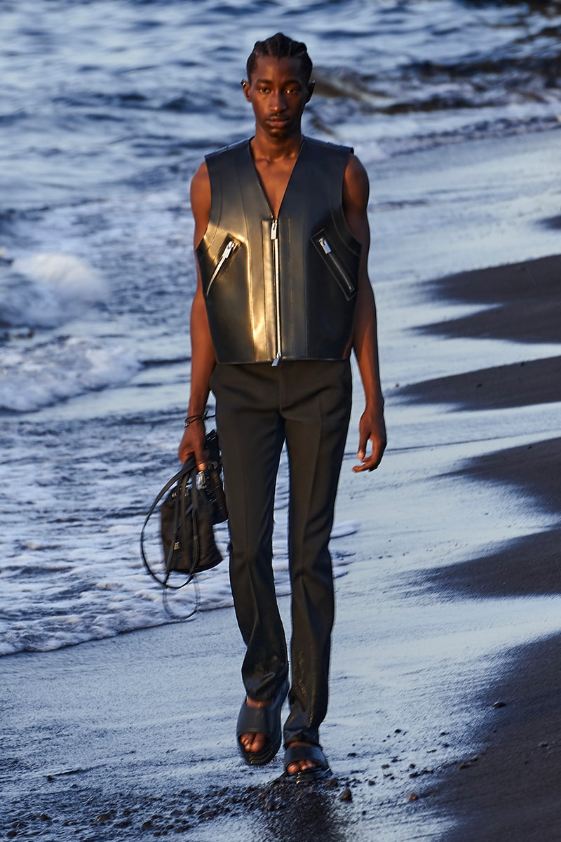 1017 ALYX 9SM Spring Summer 2022 BEYOND Collection Runway Photo Matthew M. Williams
