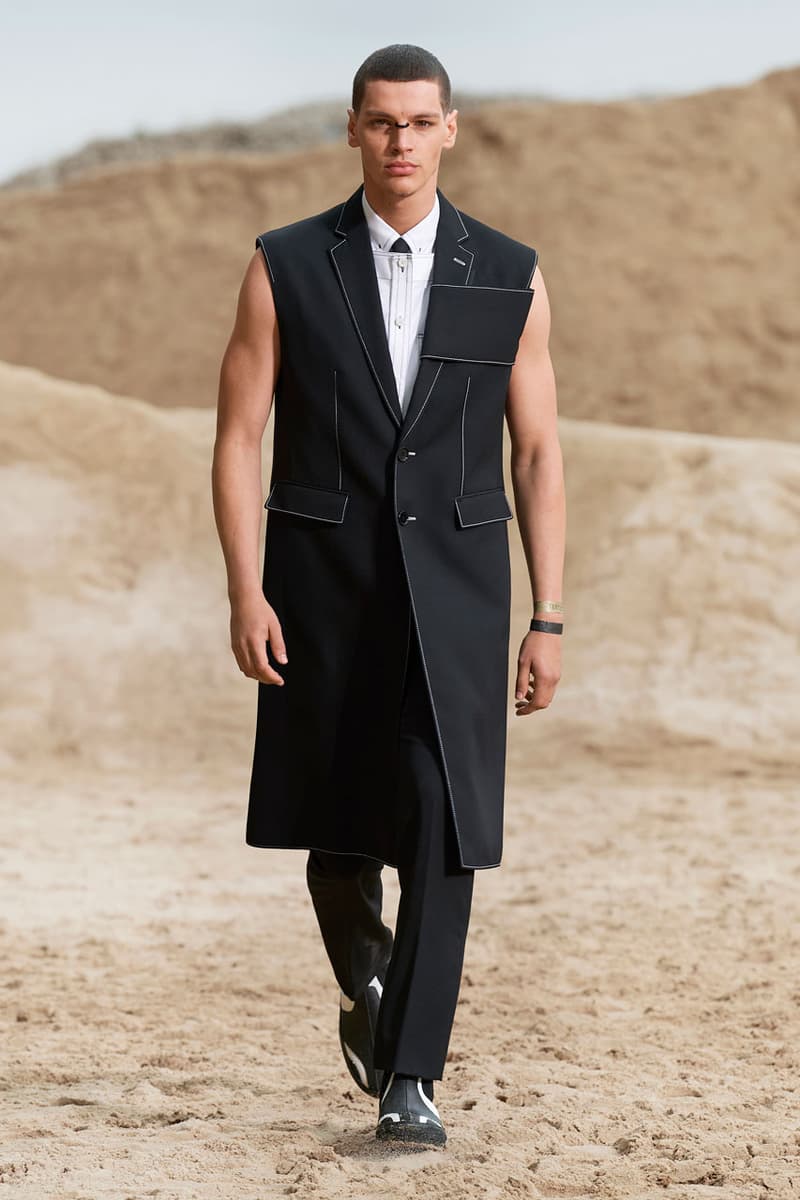 Burberry’s Spring/Summer 2022 Menswear Collection Celebrates Freedom and Fluidity Riccardo Tisci