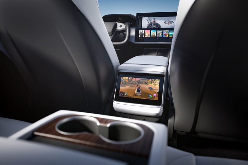 Tesla Finally Begins Deliveries of Its Unbelievably Fast Model S Plaid yoke steering wheel full self-driving capability model s car electric