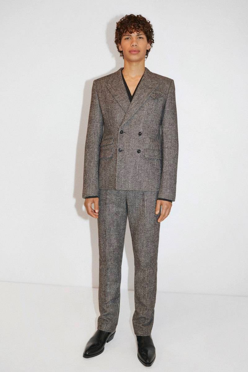 Bottega Veneta Wardrobe 02 Collection Brings Tailoring to New Heights Lookbook Fall Winter 2021 luxury fashion fw21 kering french luxury conglomerate group artemis