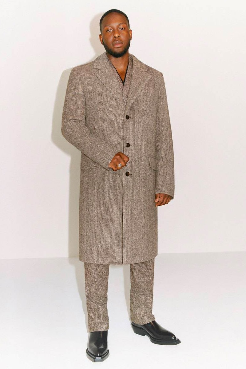 Bottega Veneta Wardrobe 02 Collection Brings Tailoring to New Heights Lookbook Fall Winter 2021 luxury fashion fw21 kering french luxury conglomerate group artemis