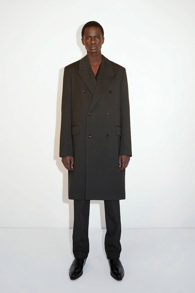 Bottega Veneta Wardrobe 02 Collection Brings Tailoring to New Heights Lookbook Fall Winter 2021 luxury fashion fw21 kering french luxury conglomerate group artemis