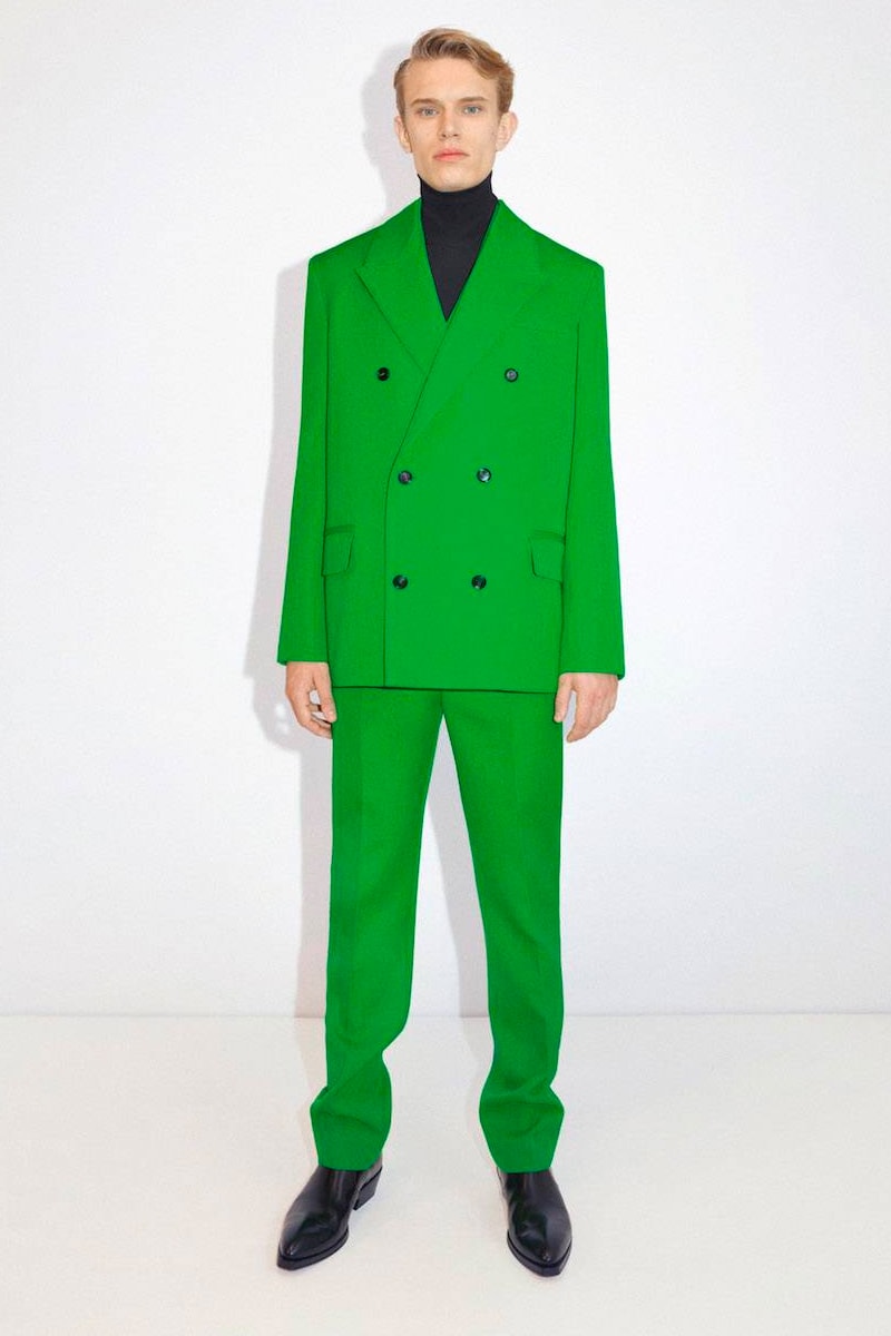 Bottega Veneta Wardrobe 02 Collection Brings Tailoring to New Heights Lookbook Fall Winter 2021 luxury fashion fw21 kering french luxury conglomerate group artemis
