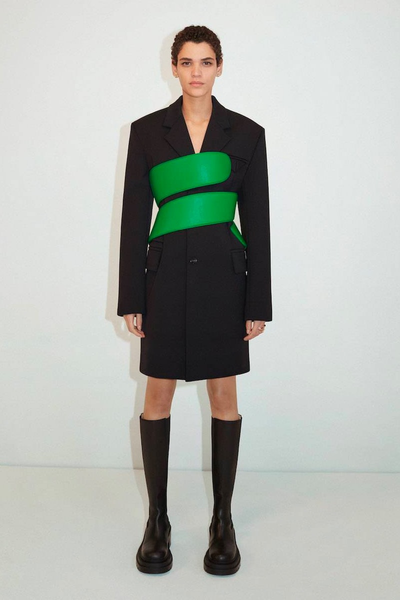 Bottega Veneta Wardrobe 02 Collection Brings Tailoring to New Heights Lookbook Fall Winter 2021 luxury fashion fw21 kering french luxury conglomerate group artemis