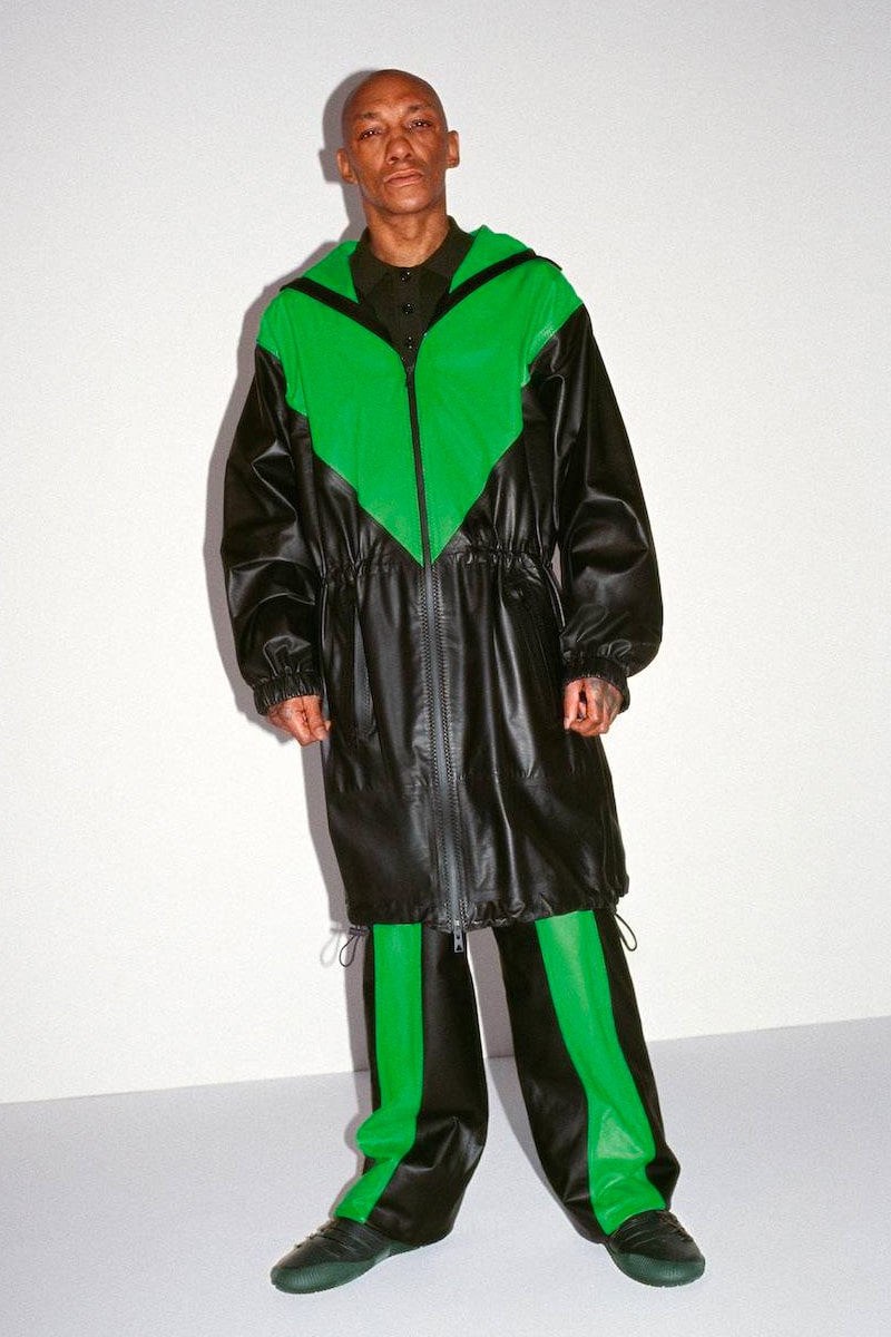 Bottega Veneta Wardrobe 02 Collection Brings Tailoring to New Heights Lookbook Fall Winter 2021 luxury fashion fw21 kering french luxury conglomerate group artemis