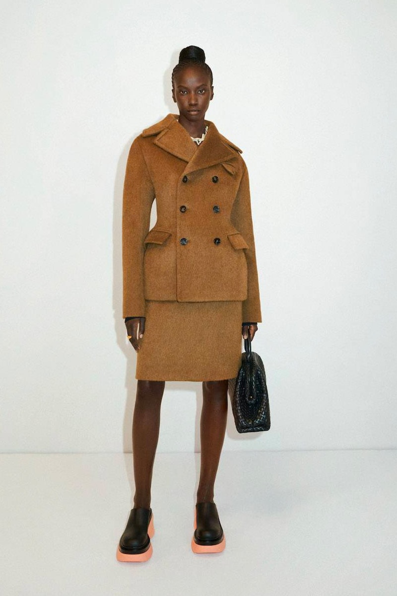 Bottega Veneta Wardrobe 02 Collection Brings Tailoring to New Heights Lookbook Fall Winter 2021 luxury fashion fw21 kering french luxury conglomerate group artemis