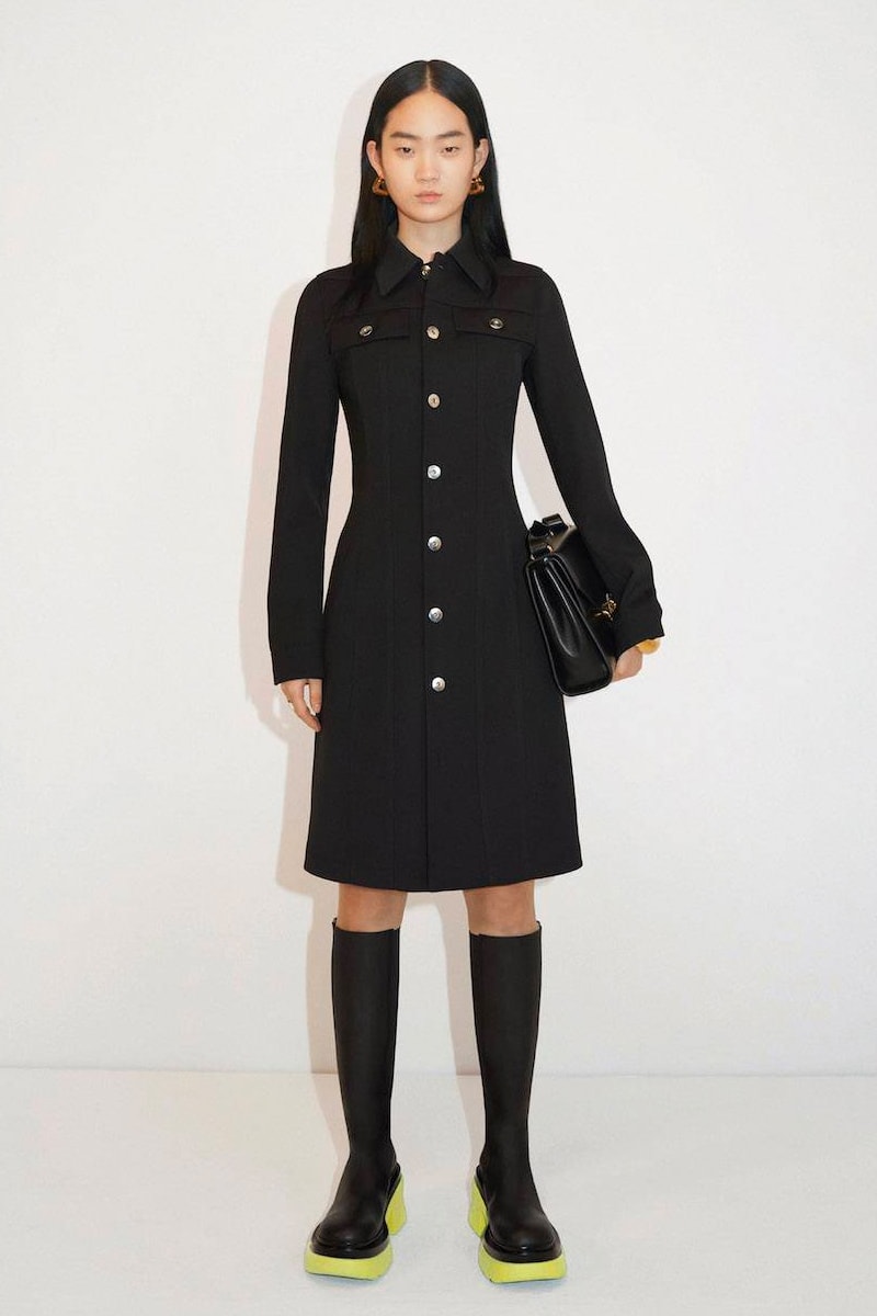 Bottega Veneta Wardrobe 02 Collection Brings Tailoring to New Heights Lookbook Fall Winter 2021 luxury fashion fw21 kering french luxury conglomerate group artemis