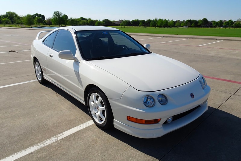 Seller Crashes $51,000 USD Acura Integra Type R Just Before Delivering It to New Owner