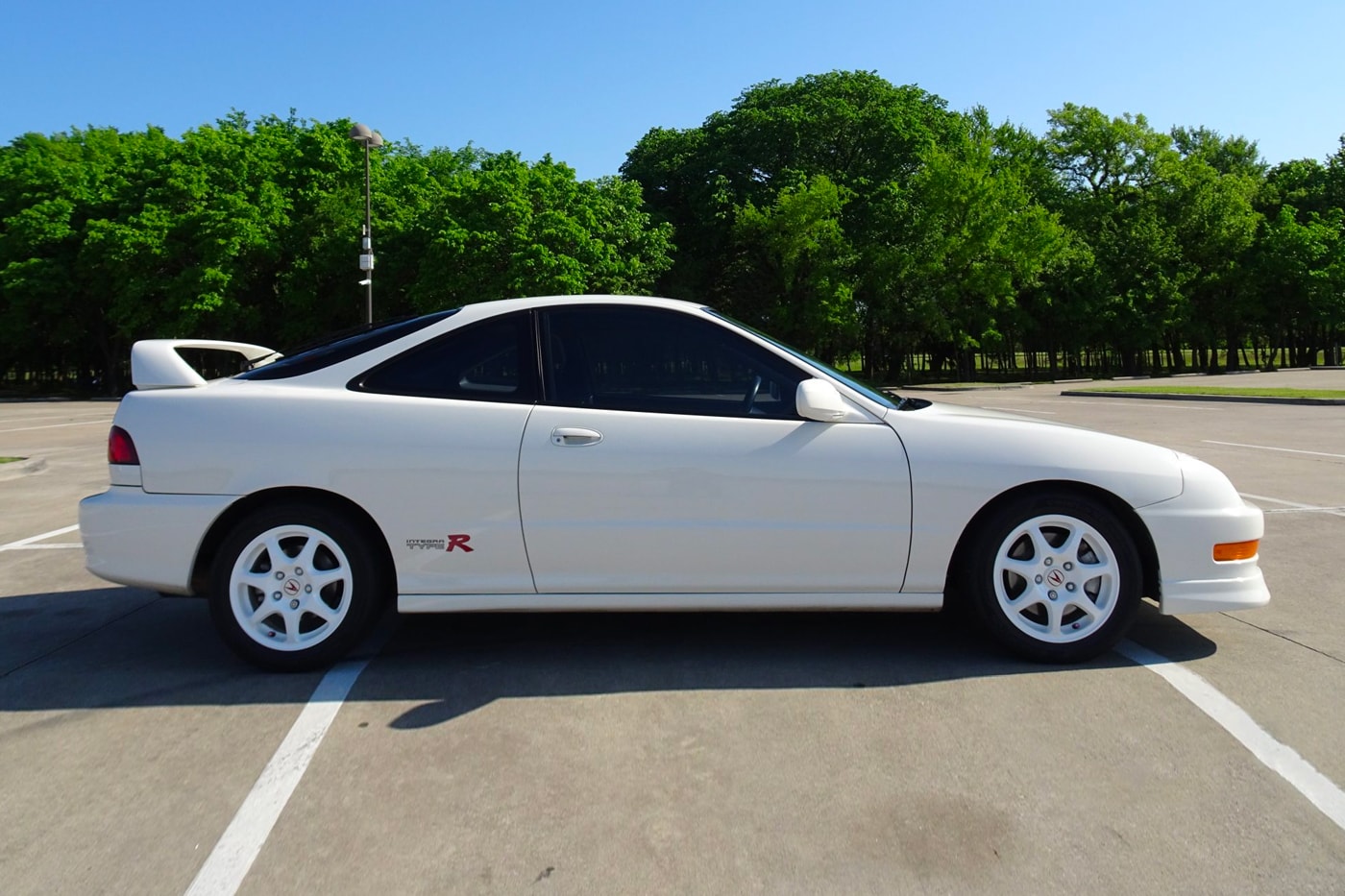 Seller Crashes $51,000 USD Acura Integra Type R Just Before Delivering It to New Owner