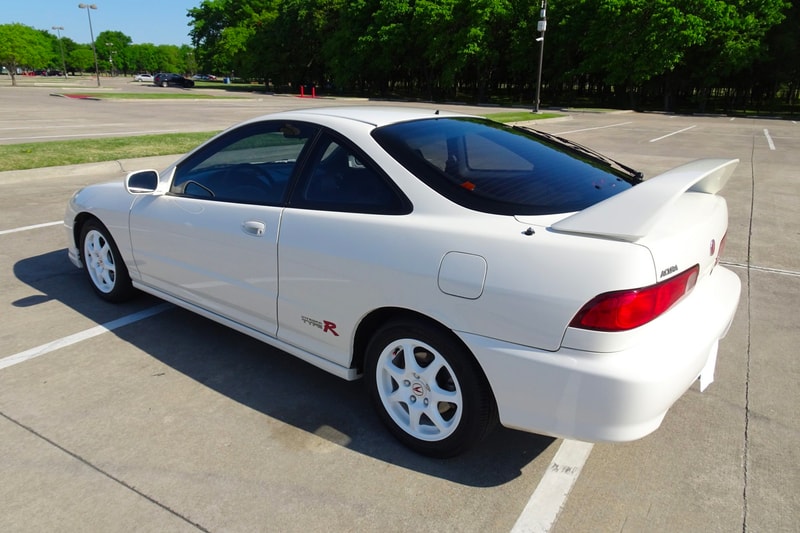 Seller Crashes $51,000 USD Acura Integra Type R Just Before Delivering It to New Owner