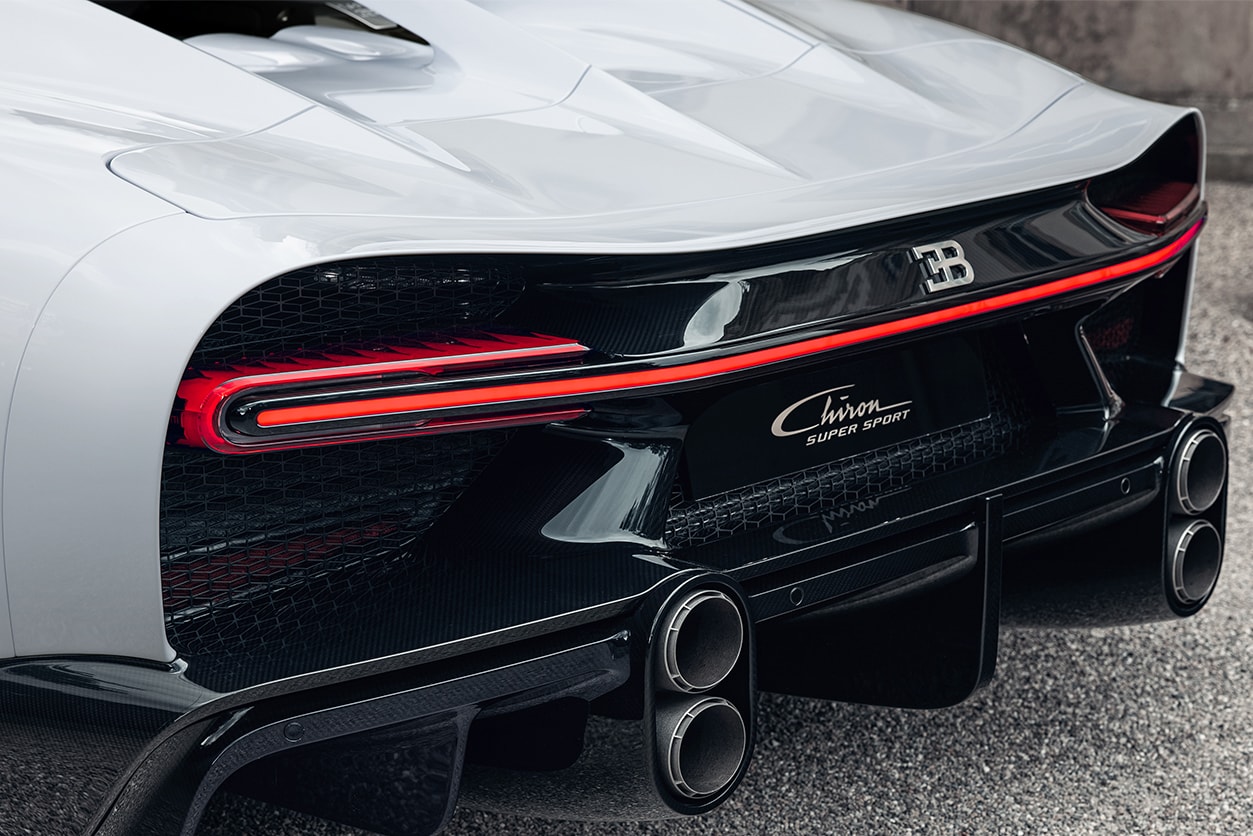 Bugatti Chiron Super Sport W16 8L 273 MPH + Revealed First Look Official Car Sports Speed Power Performance Sweep Tail Stats Information