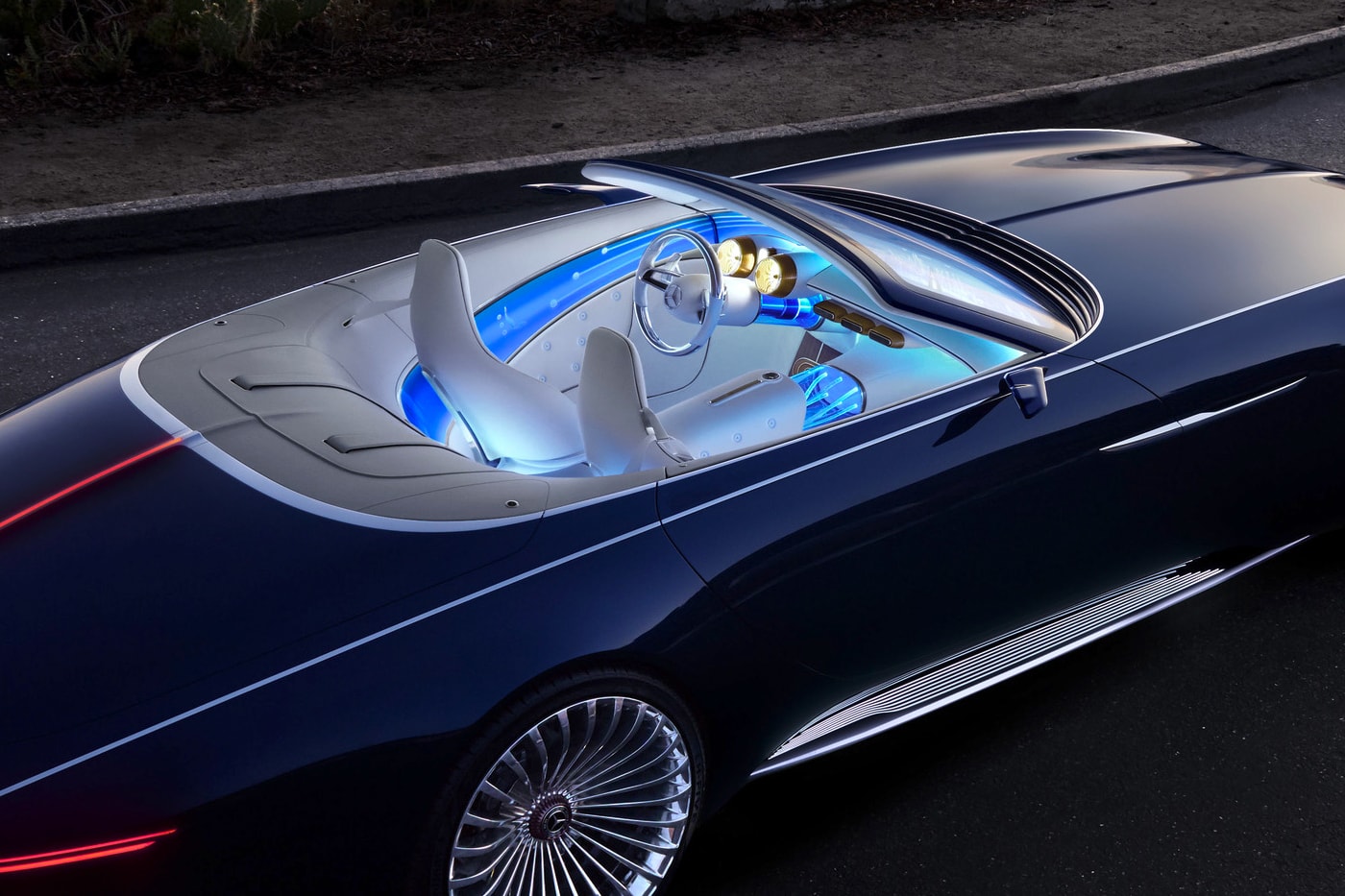 dc comics the flash Ezra Miller Michael Keaton bruce wayne Vision Mercedes-Maybach 6 Cabriolet news supercars concepts 