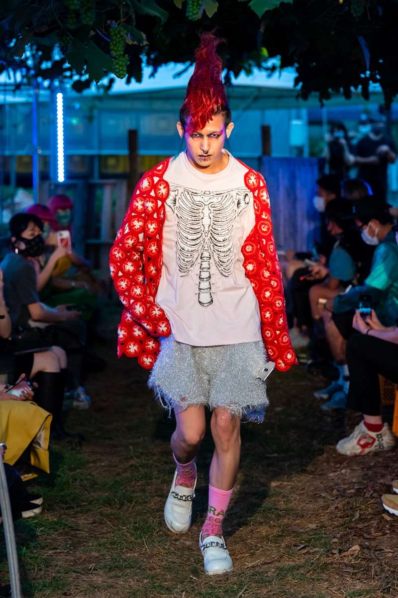 doublet Spring/Summer 2022 Lookbook Japan sustainability fashion plant organic brown black pink yellow dole zespri 