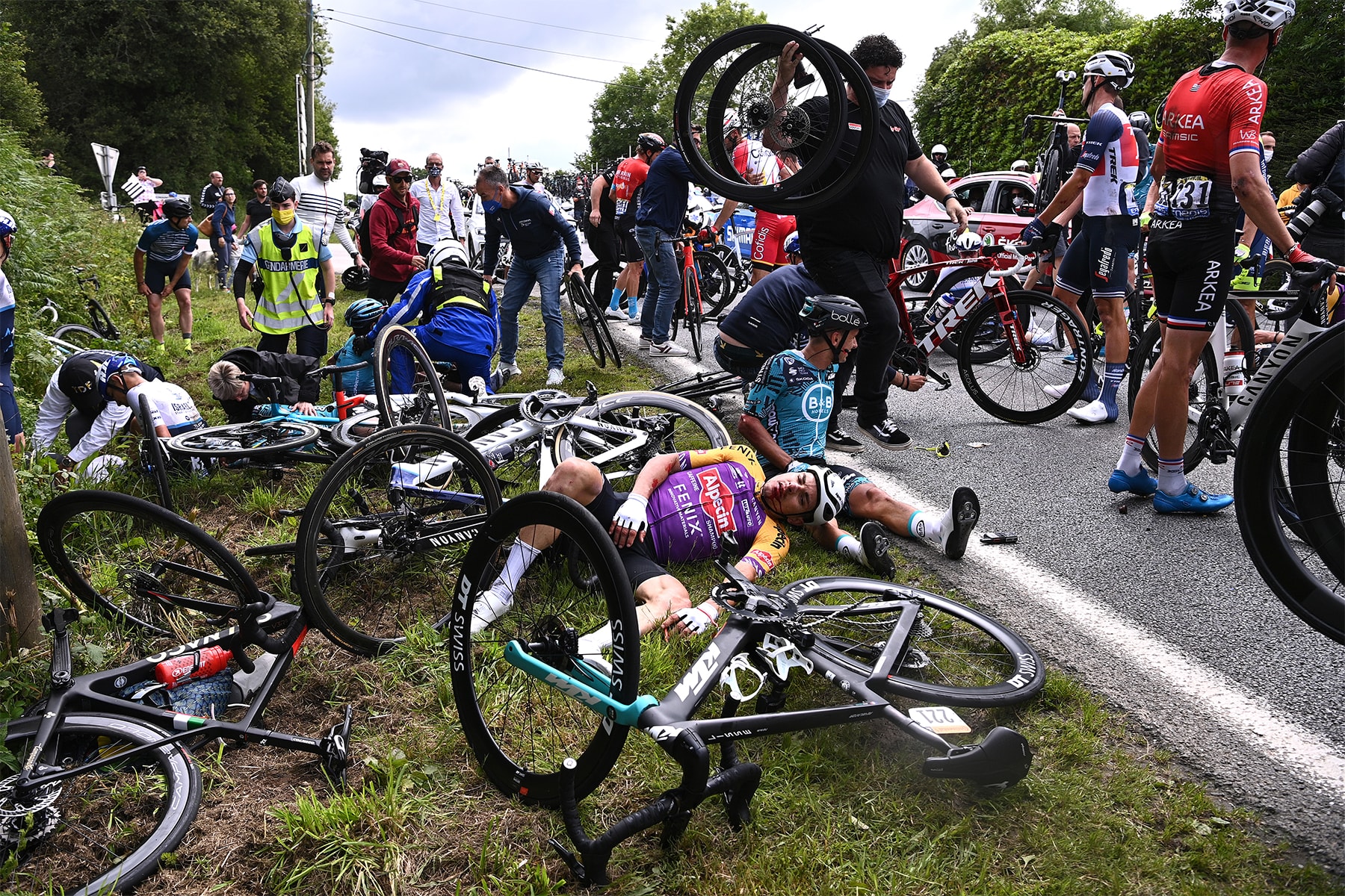 first stage of Tour de France fan sign massive pile up crash  Allez Opi-Omi! Julian Alaphilippe Chris Froome sports news cycling 