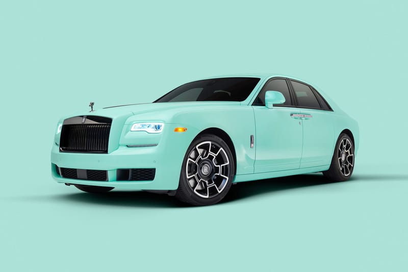 Floyd Mayweather Gifted His Team $1 Million USD-Worth of Cars Before His Fight