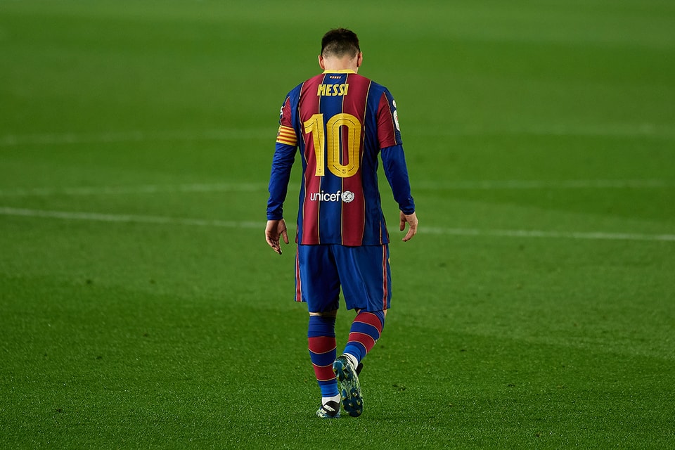 Is Messi Left Handed